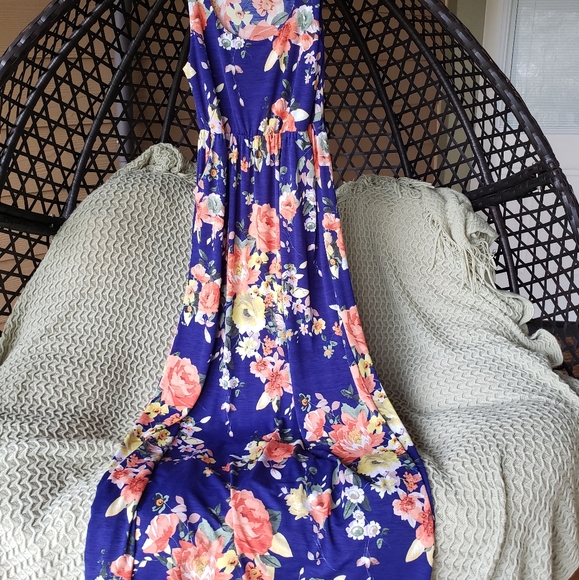 42pops Dresses & Skirts - 6 HOUR SALE! Floral sleeveless maxi dress